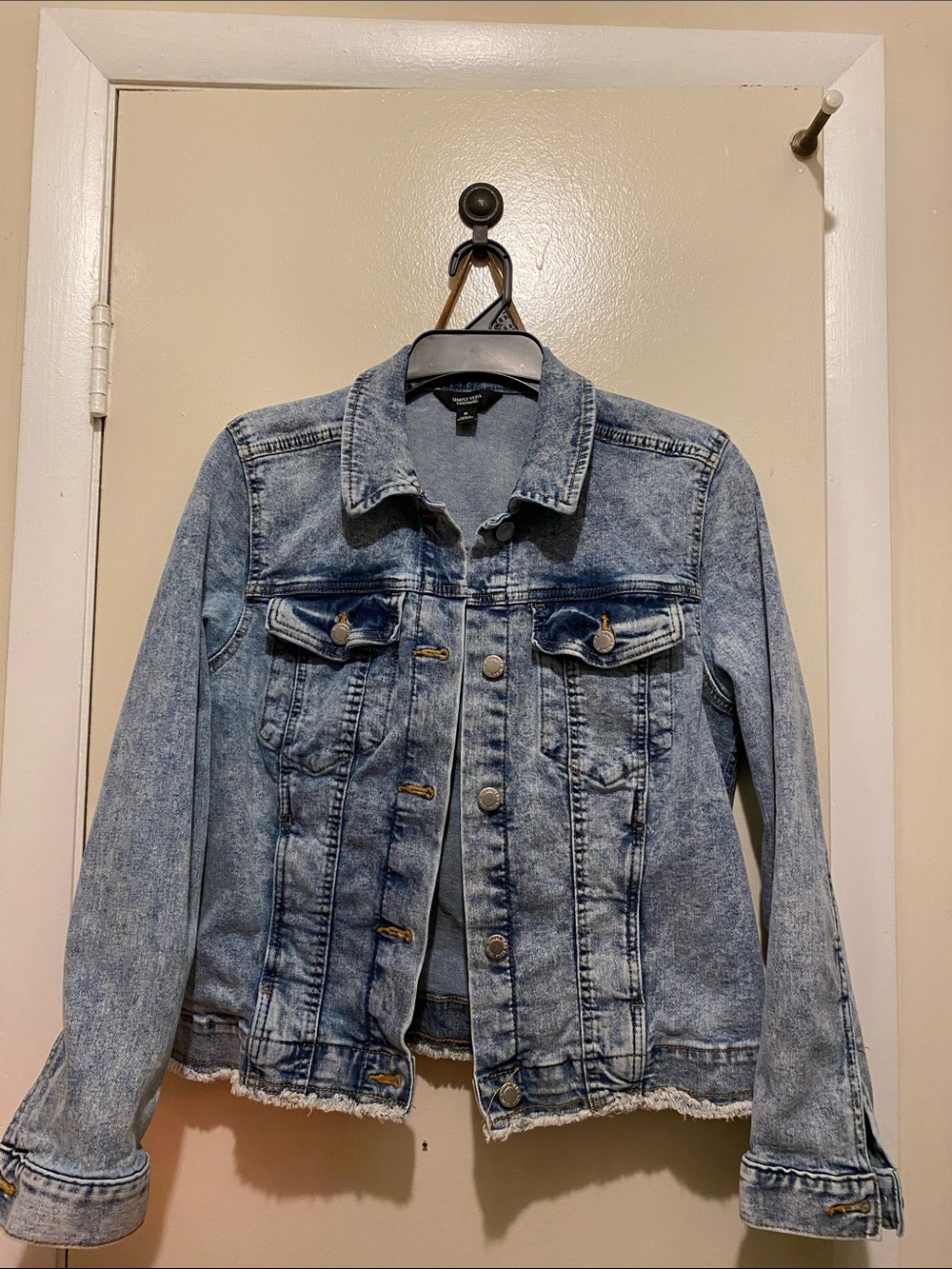 Simply Vera Vera Wang Light Acid Wash Blue Denim Jacket. Medium (C1)